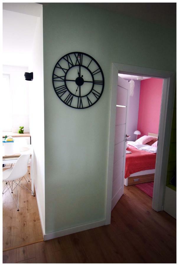 Color 24 Premium Apartment Сталова Вола Екстериор снимка